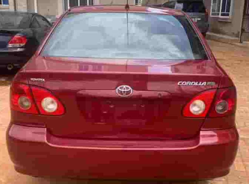 Main image of 2005 Toyota Corolla LE